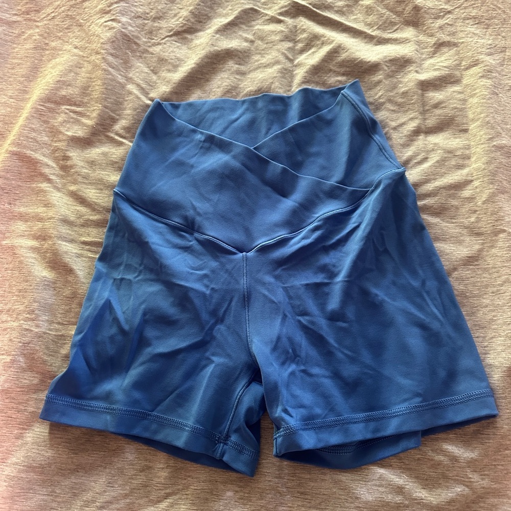 Blue aerie offline crossover biker shorts 4”